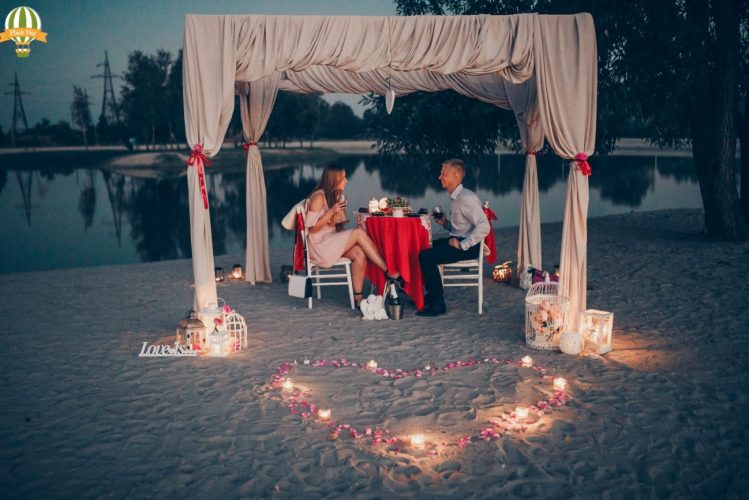 Романтическое свидание на берегу озера