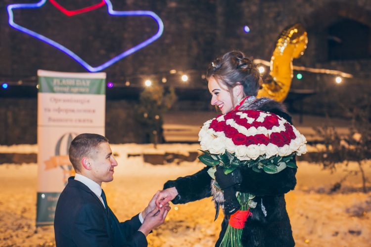 Грандиозное предложение руки и сердца во Львове. Лазерное и танцевальное шоу