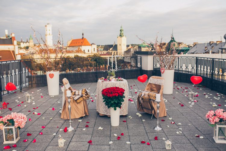 Романтическое свидание на террасе во Львове