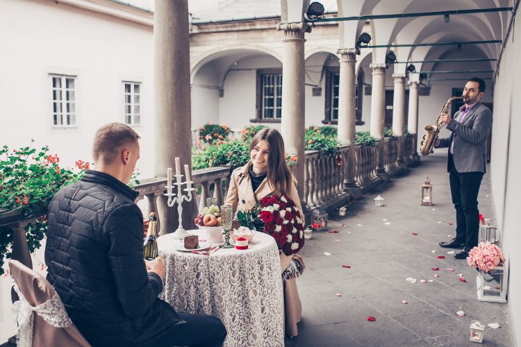 Романтичне побачення в Італійському дворику
