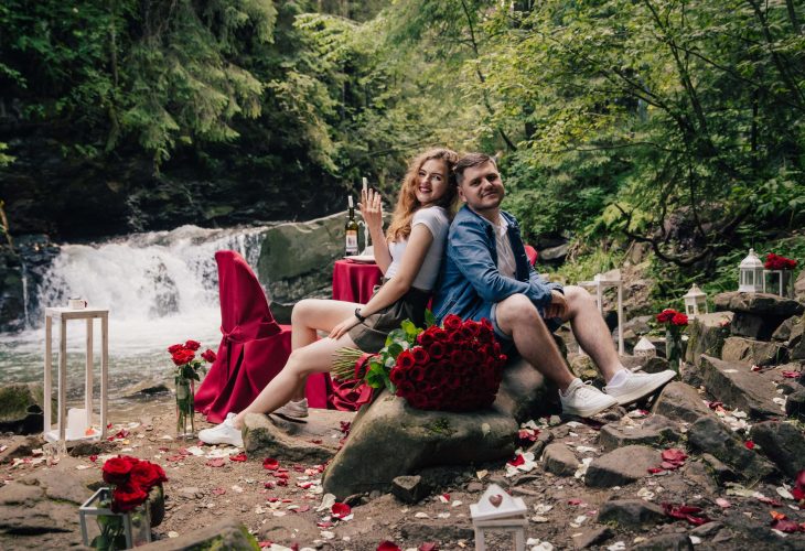 Романтичне освідчення біля водоспаду в Яремче