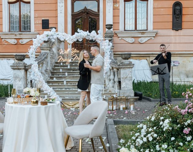 Побачення в розкішній віллі у Львові