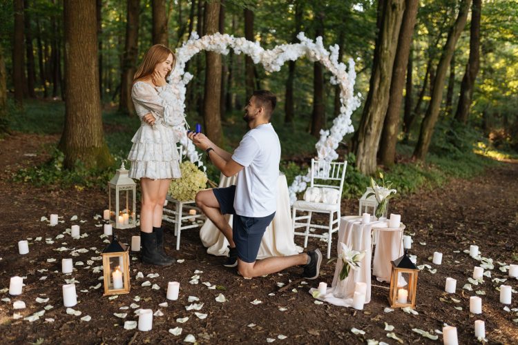 Романтичне освідчення під час прогулянки на конях