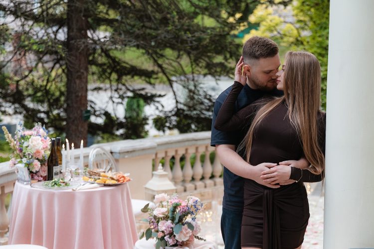 Романтичне освідчення в маєтку Франка