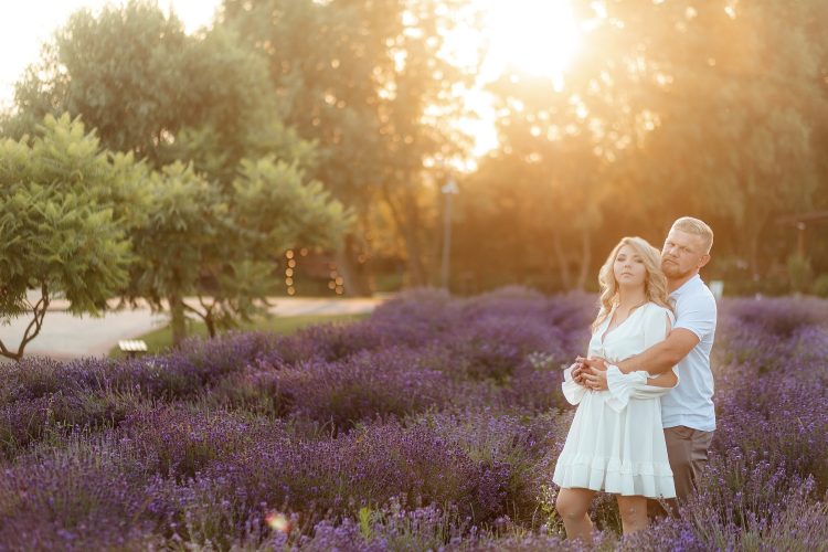 Романтичне освідчення в лавандових полях