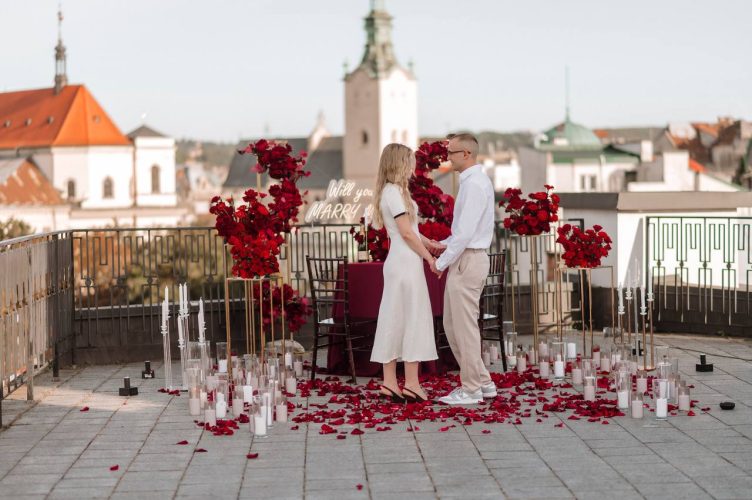 Романтичне побачення на даху у Львові