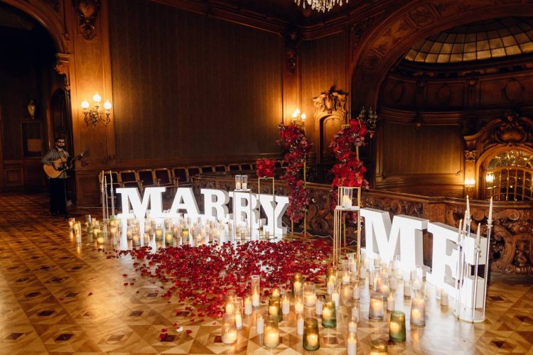 Вишукане побачення на балконі Будинку Вчених